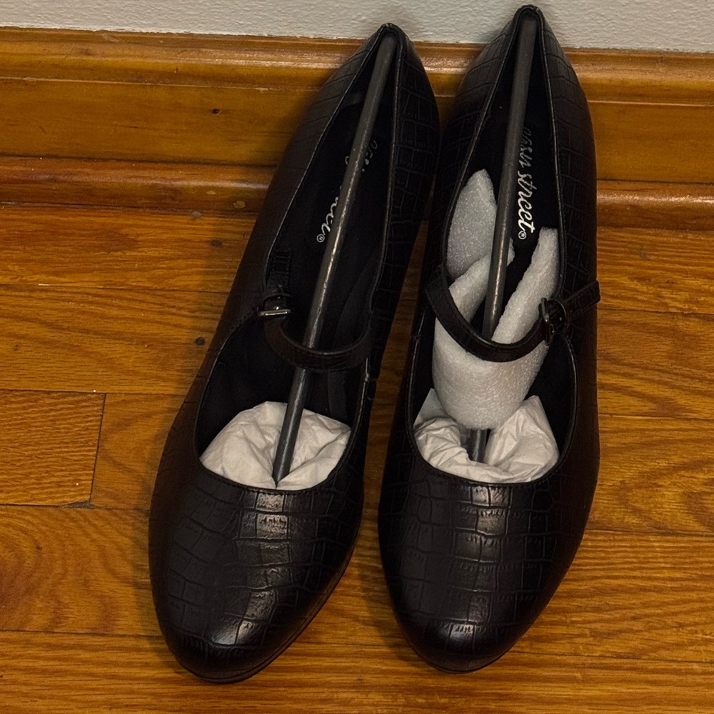 Mary Jane shoes size 10 NWOT
